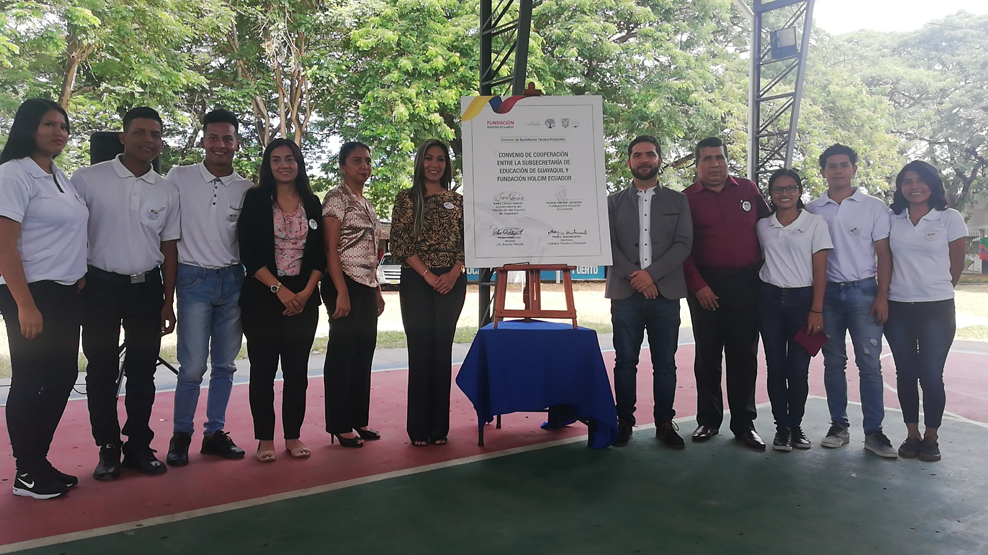 Estudiantes de Bachillerato Técnico Productivo Chongón