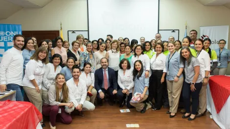 los asistentes del conversatorio compartieron un grato momento