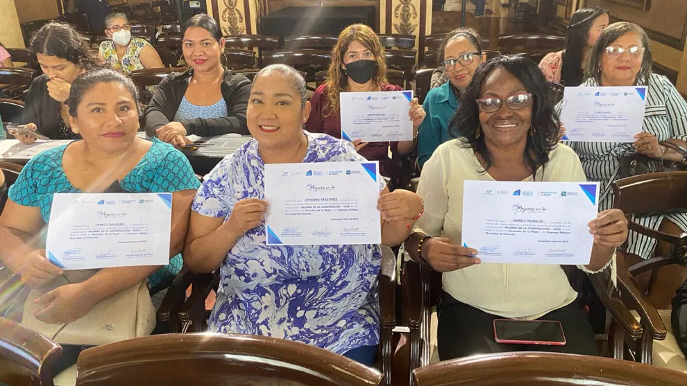 mujeres en la construcción