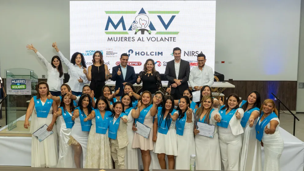 graduadas mujeres al volante promoción 2