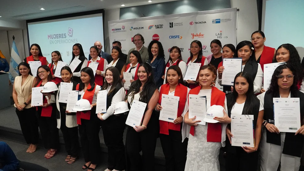graduación de mujeres en operaciones noticia 2