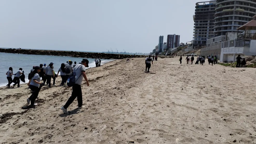 Voluntariado Limpieza de playa en Manta